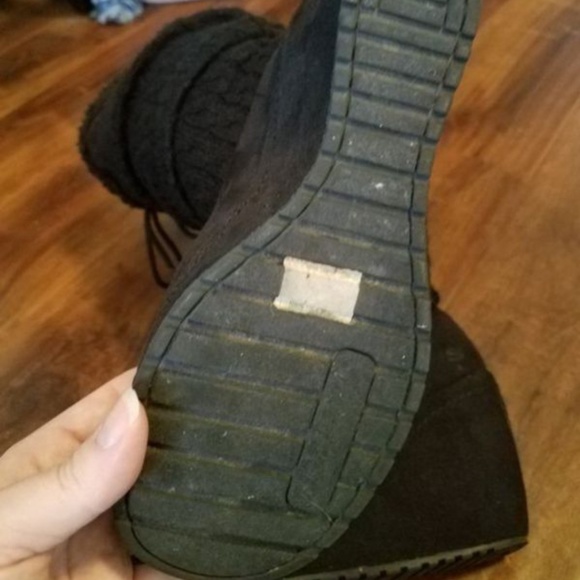 Sketcher brand black boots. Worn ONCE size 7 - Picture 4 of 4